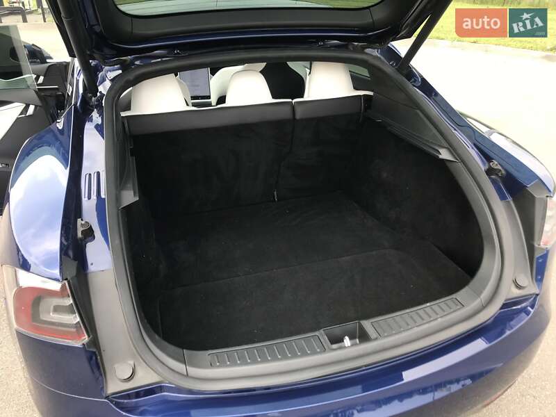 Лифтбек Tesla Model S 2017 в Киеве