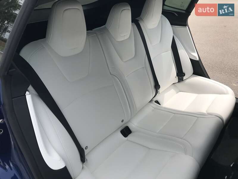 Лифтбек Tesla Model S 2017 в Киеве