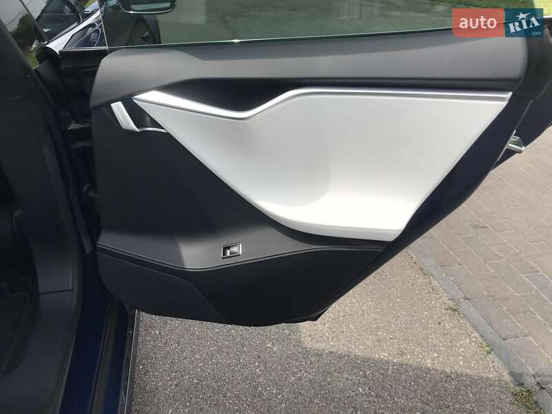 Лифтбек Tesla Model S 2017 в Киеве