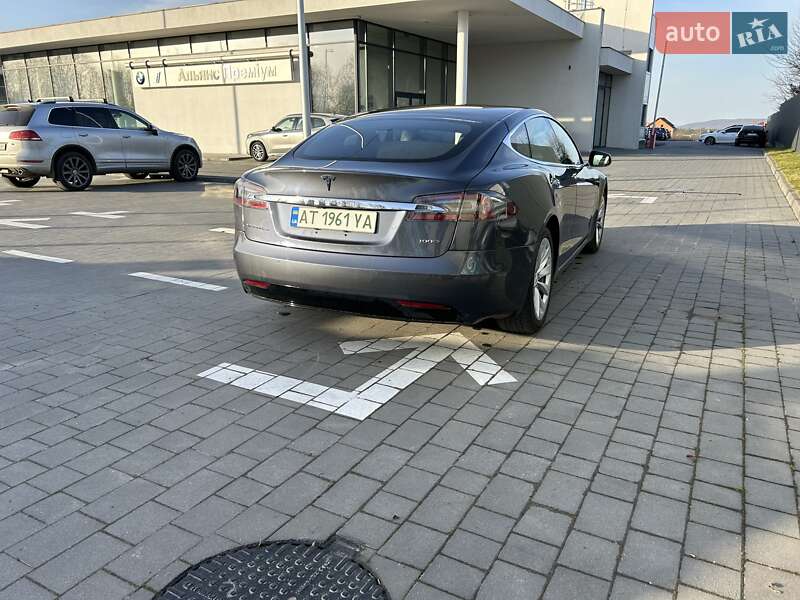 Лифтбек Tesla Model S 2017 в Ивано-Франковске