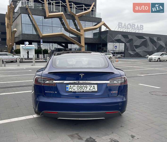 Лифтбек Tesla Model S 2015 в Луцке
