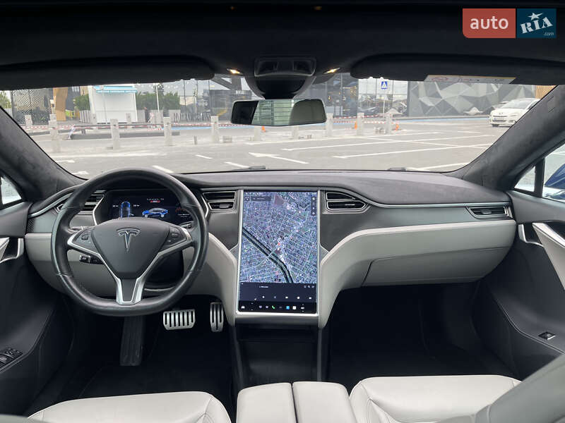 Лифтбек Tesla Model S 2015 в Луцке