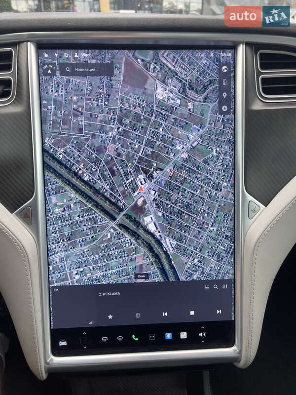 Лифтбек Tesla Model S 2015 в Луцке