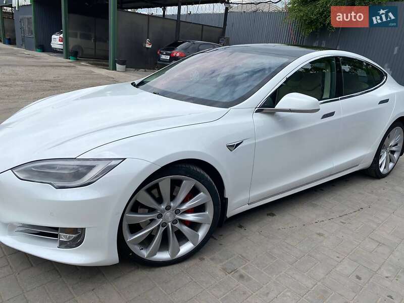 Ліфтбек Tesla Model S 2017 в Запоріжжі