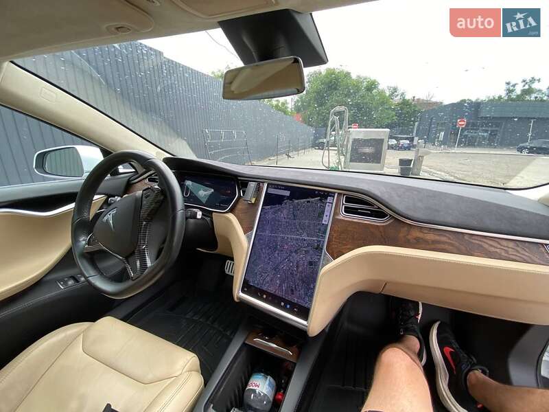 Ліфтбек Tesla Model S 2017 в Запоріжжі