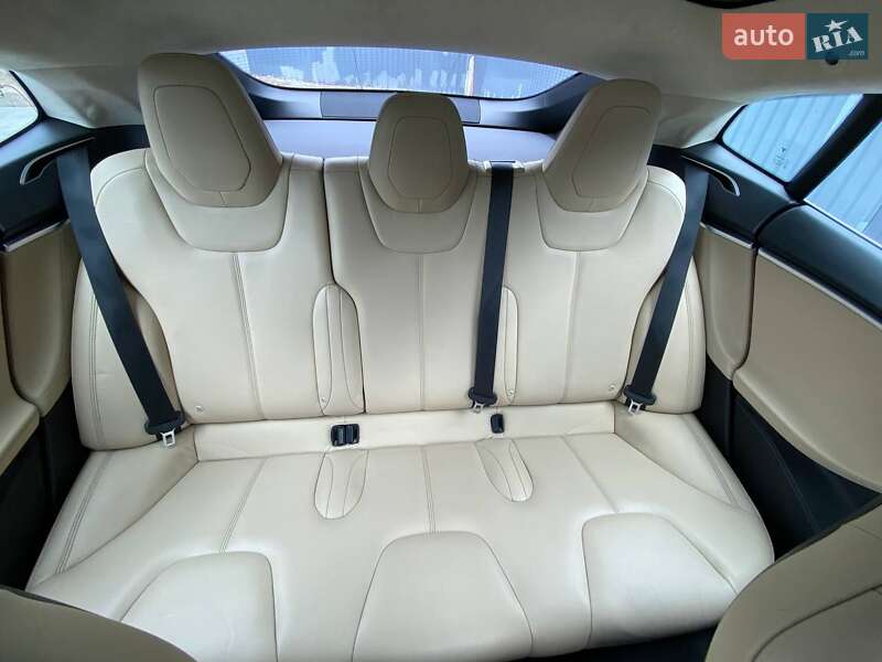 Ліфтбек Tesla Model S 2017 в Запоріжжі