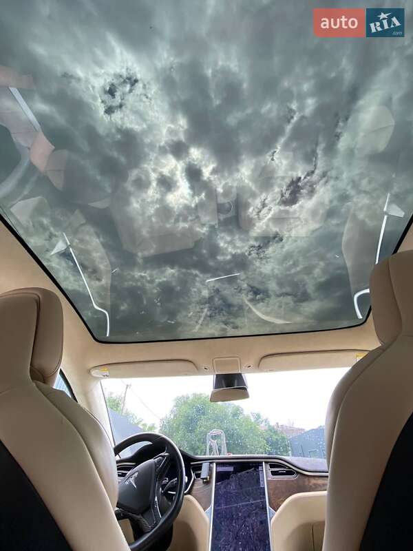 Ліфтбек Tesla Model S 2017 в Запоріжжі