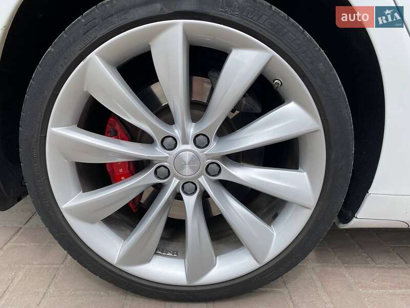 Ліфтбек Tesla Model S 2017 в Запоріжжі