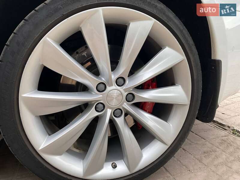 Ліфтбек Tesla Model S 2017 в Запоріжжі