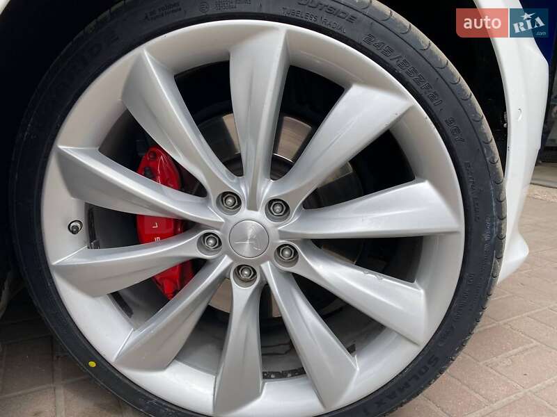 Ліфтбек Tesla Model S 2017 в Запоріжжі