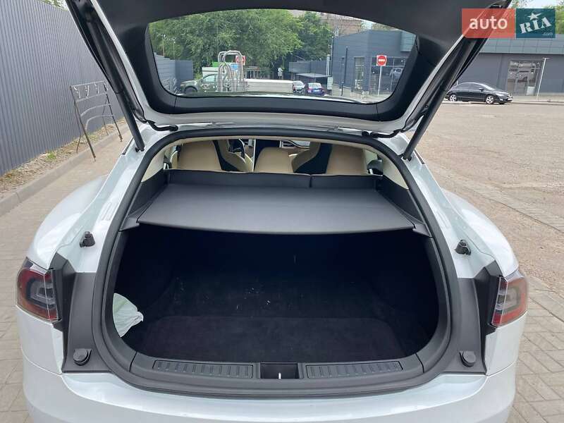 Ліфтбек Tesla Model S 2017 в Запоріжжі