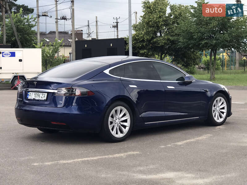 Лифтбек Tesla Model S 2017 в Киеве