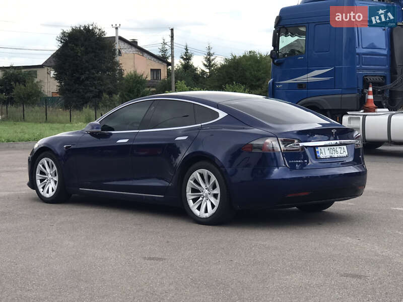 Лифтбек Tesla Model S 2017 в Киеве