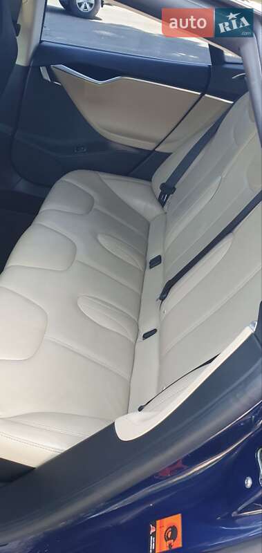 Лифтбек Tesla Model S 2017 в Киеве
