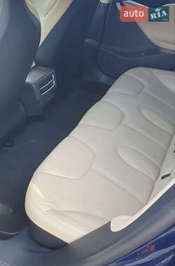 Лифтбек Tesla Model S 2017 в Киеве