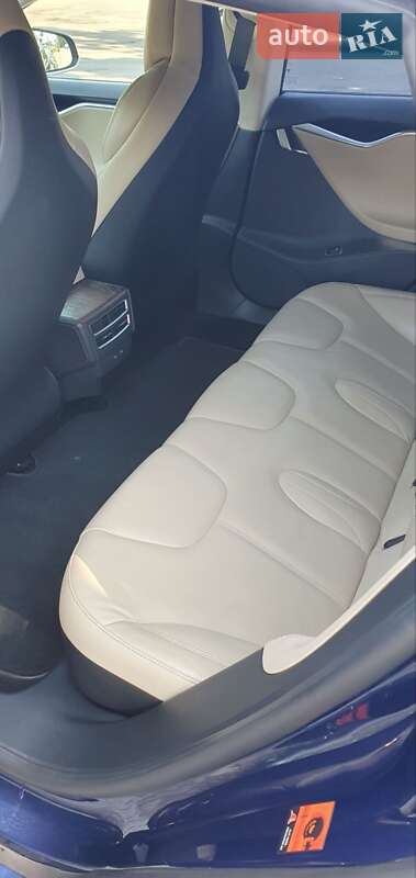 Лифтбек Tesla Model S 2017 в Киеве