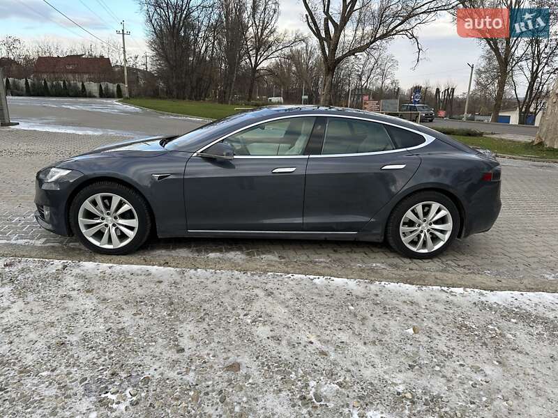 Лифтбек Tesla Model S 2018 в Львове