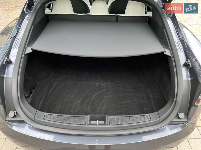 Лифтбек Tesla Model S 2018 в Львове