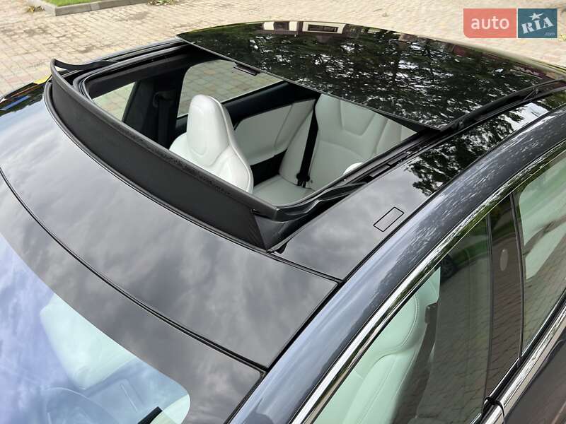 Лифтбек Tesla Model S 2018 в Львове