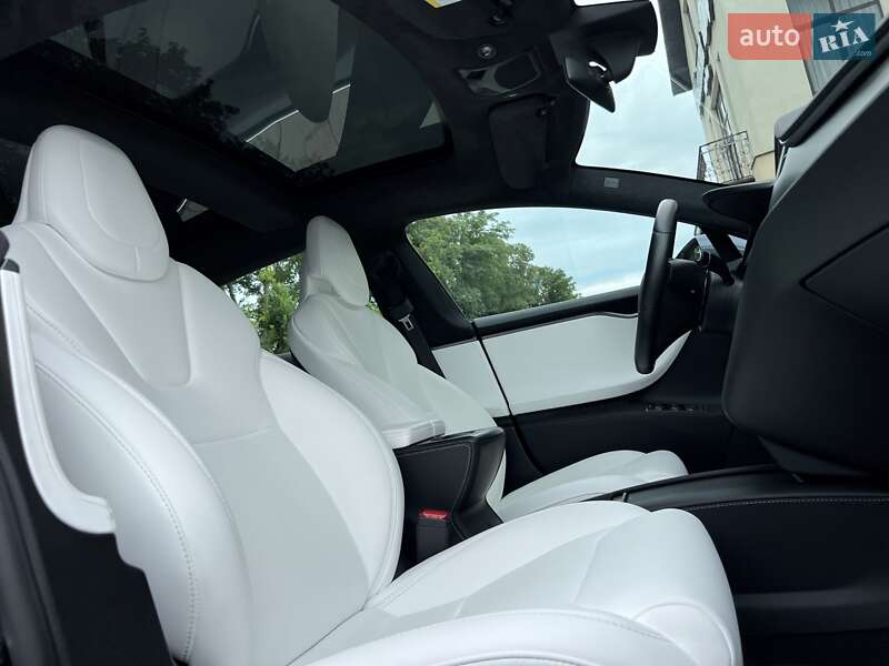 Лифтбек Tesla Model S 2018 в Львове