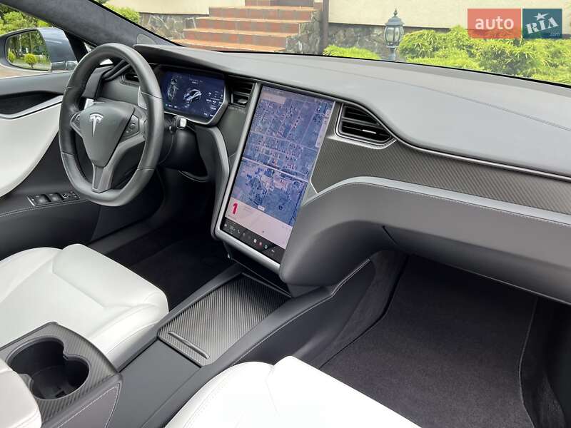 Лифтбек Tesla Model S 2018 в Львове