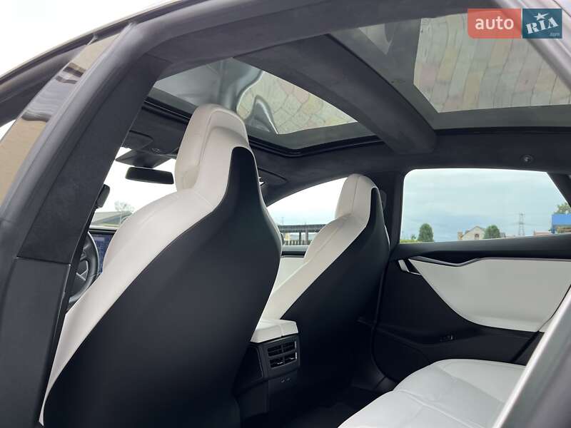 Лифтбек Tesla Model S 2018 в Львове