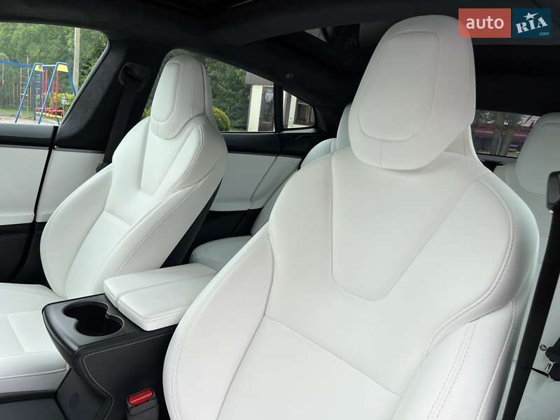 Лифтбек Tesla Model S 2018 в Львове