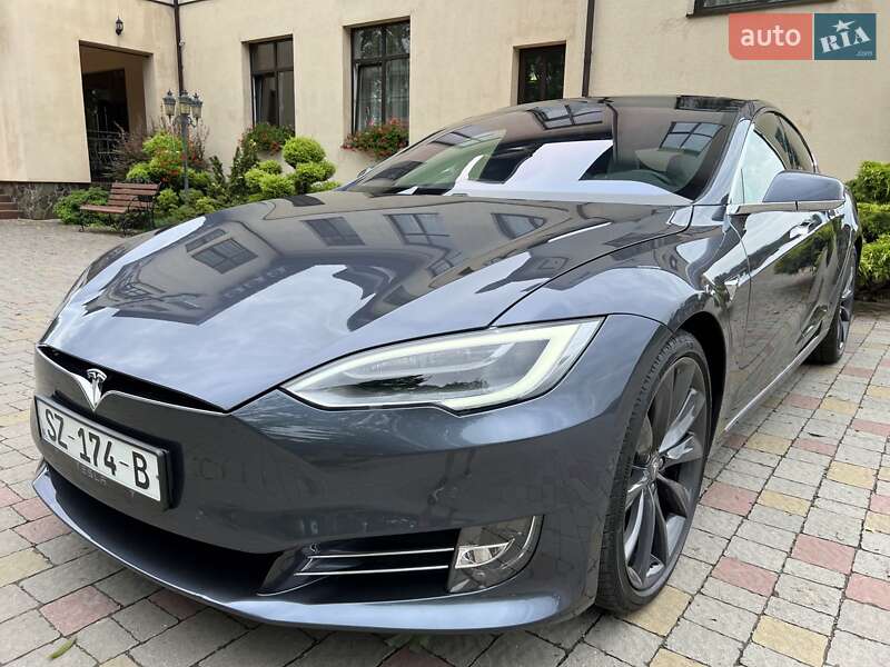 Лифтбек Tesla Model S 2018 в Львове