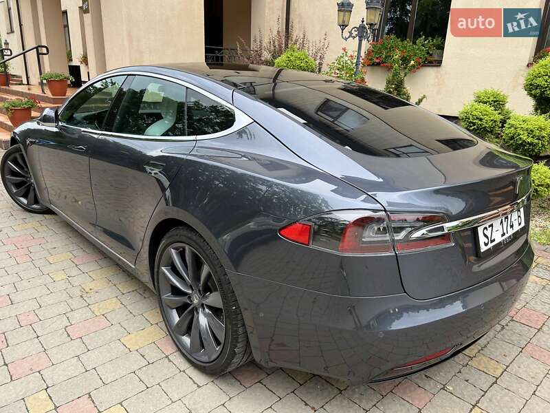 Лифтбек Tesla Model S 2018 в Львове