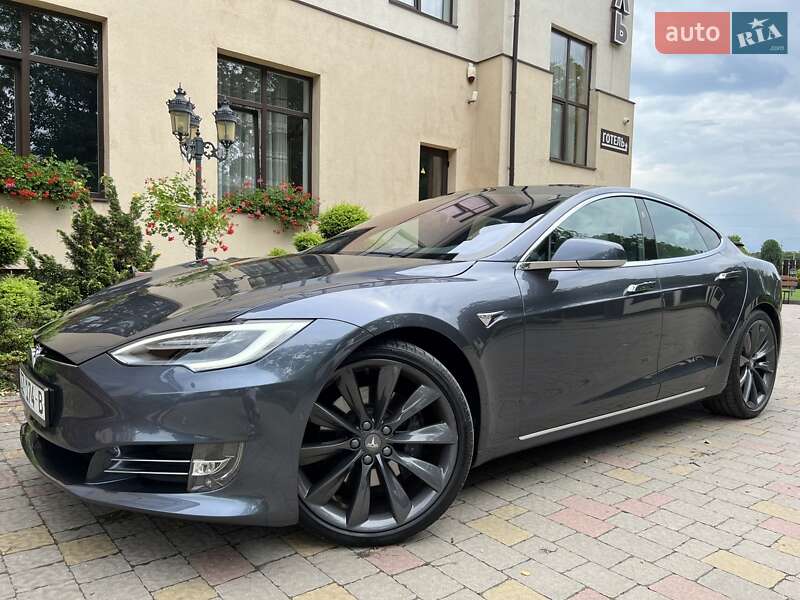 Лифтбек Tesla Model S 2018 в Львове