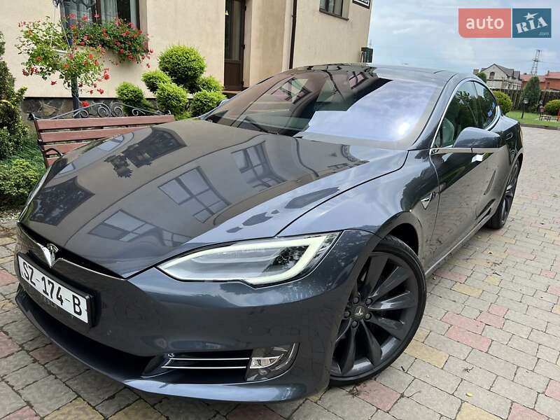 Лифтбек Tesla Model S 2018 в Львове