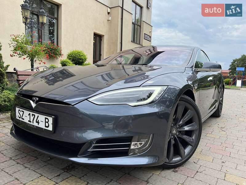 Лифтбек Tesla Model S 2018 в Львове