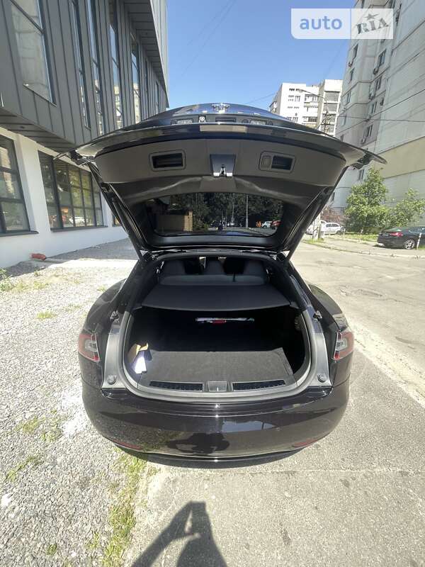 Ліфтбек Tesla Model S 2017 в Києві