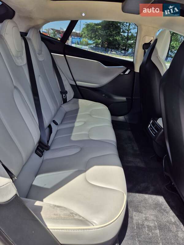 Ліфтбек Tesla Model S 2013 в Одесі