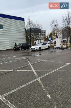 Лифтбек Tesla Model S 2015 в 