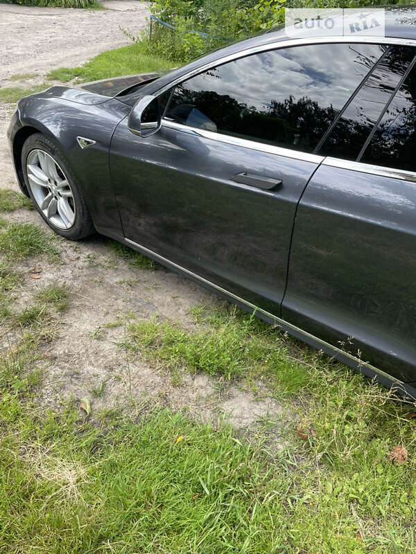 Ліфтбек Tesla Model S 2015 в Ромнах фото 8 Ліфтбек Tesla Model S 2015 в Ромнах