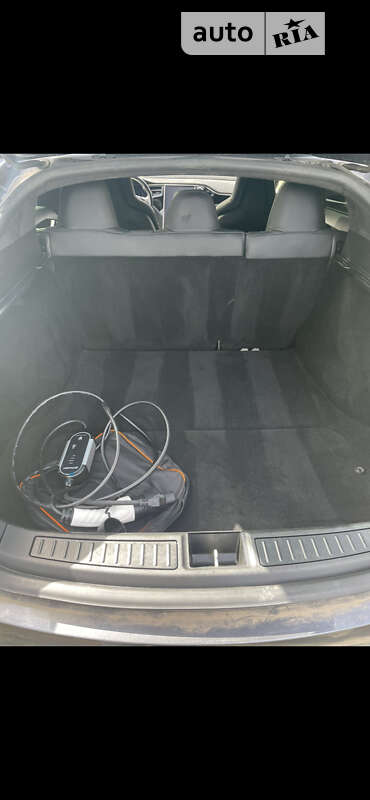 Ліфтбек Tesla Model S 2015 в Ромнах фото 16 Ліфтбек Tesla Model S 2015 в Ромнах