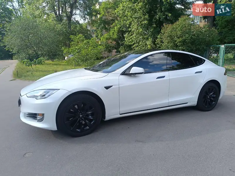 Tesla Model S 2019