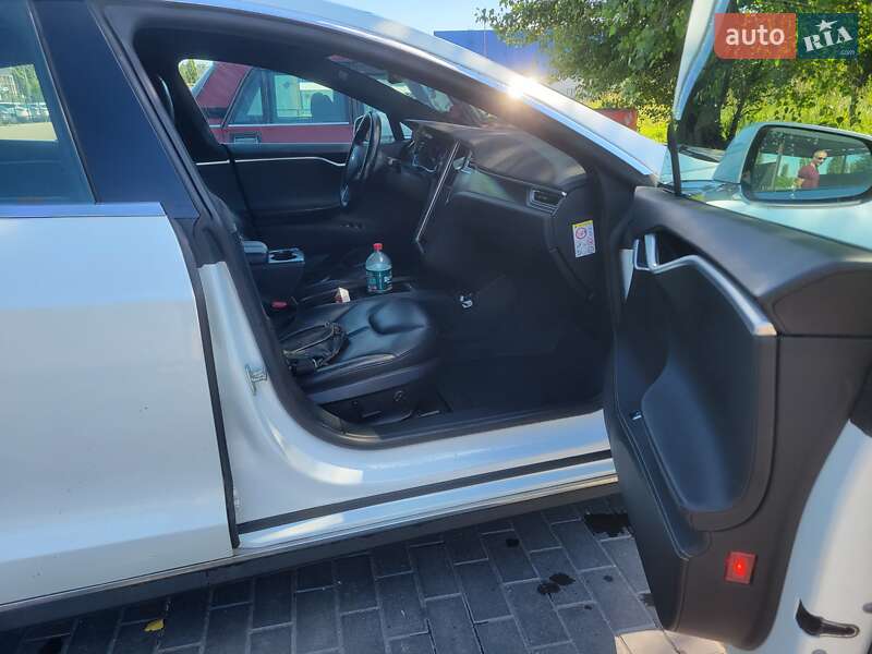 Лифтбек Tesla Model S 2014 в Киеве
