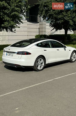 Хэтчбек Tesla Model S 2013 в 