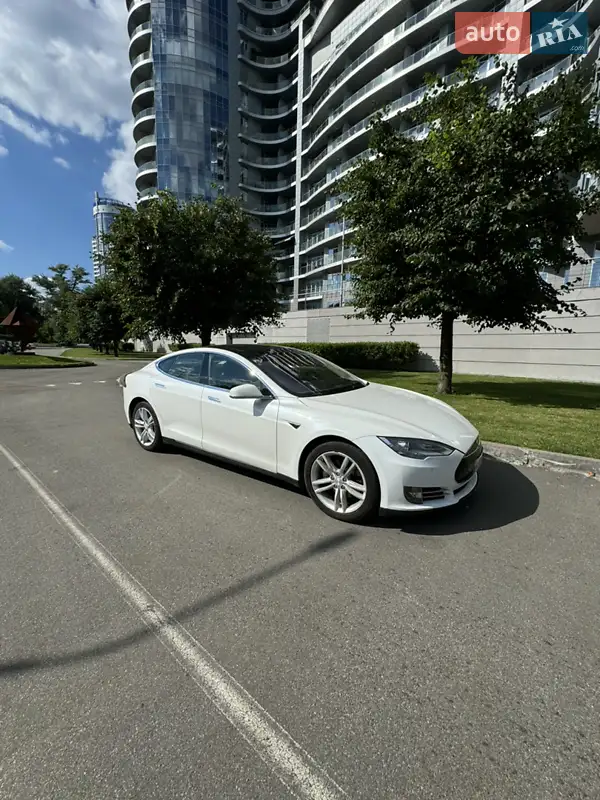 Tesla Model S 2013