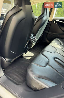 Хэтчбек Tesla Model S 2013 в 