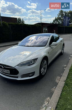Хэтчбек Tesla Model S 2013 в 
