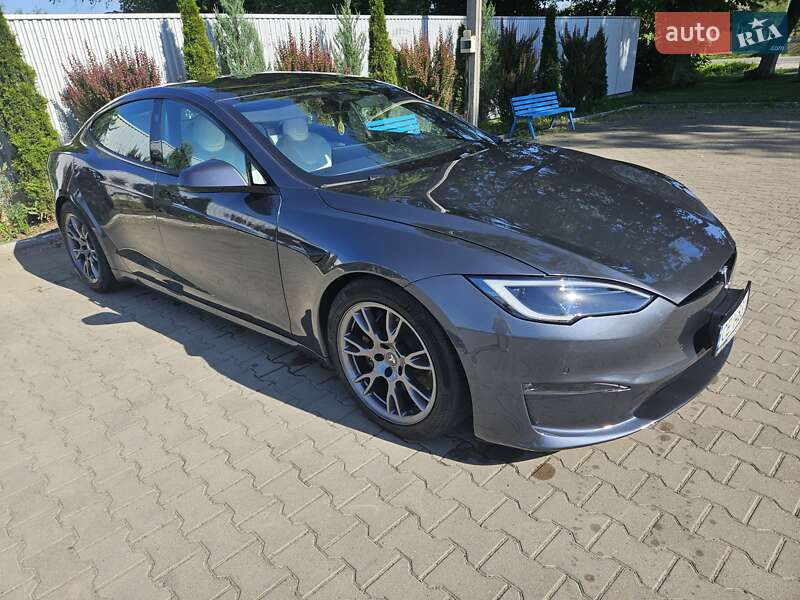 Лифтбек Tesla Model S 2022 в Черновцах