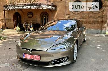 Лифтбек Tesla Model S 2015 в Житомире