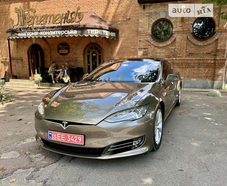 Ліфтбек Tesla Model S 2015 в Житомирі