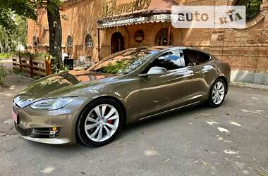 Ліфтбек Tesla Model S 2015 в Житомирі