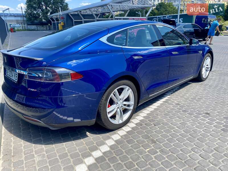 Лифтбек Tesla Model S 2015 в Днепре