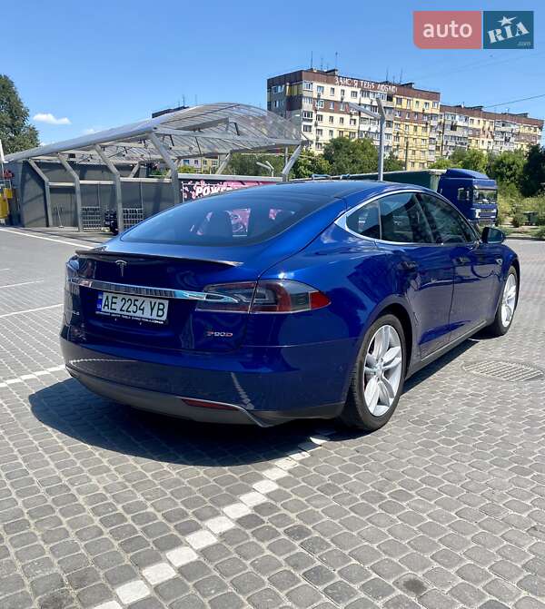 Лифтбек Tesla Model S 2015 в Днепре