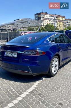 Лифтбек Tesla Model S 2015 в 
